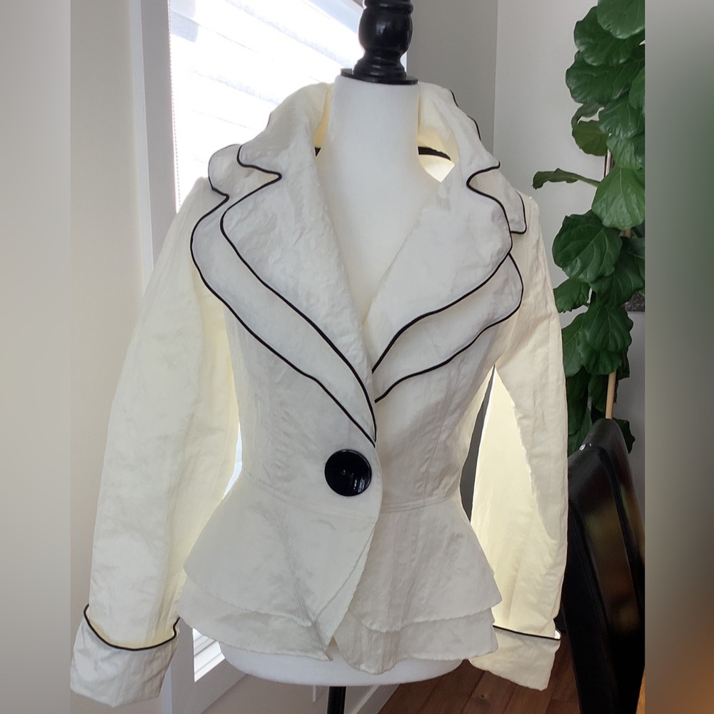 VINTAGE,RARE ELEGANT ,DESIGN TODAY’s  100% Nylon Blazer Top Blouse Made in USA
